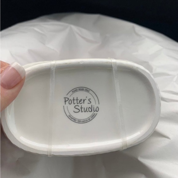 POTTER'S STUDIO "EASTER BASKET PINK & BLUE BUNNIES” Salt and Pepper Set NEW - Picture 3 of 4